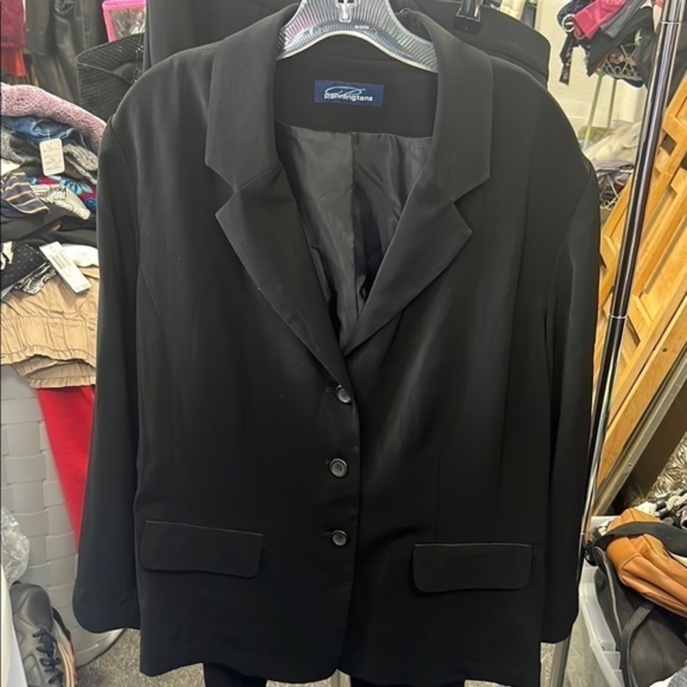 Penningtons Black Blazer set with pants size 18 NWT